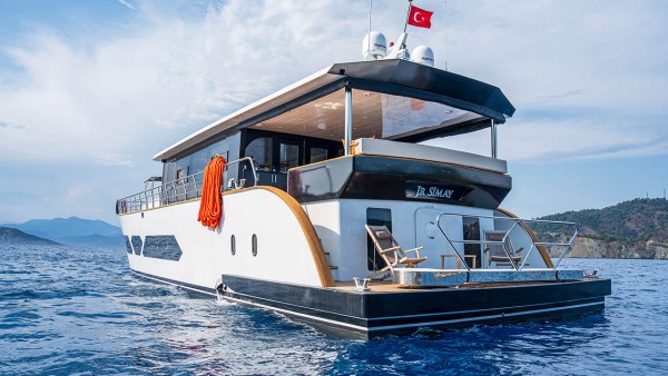 Yacht à moteur Jr. Simay