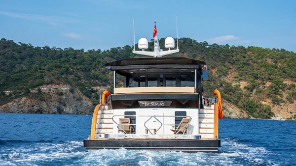 Yacht à moteur Jr. Simay