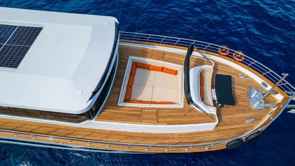 Yacht à moteur Jr. Simay