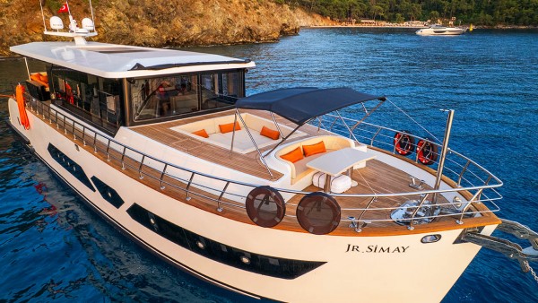 Yacht à moteur Jr. Simay
