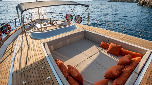 Yacht à moteur Jr. Simay