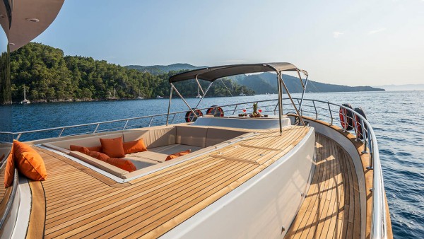 Yacht à moteur Jr. Simay