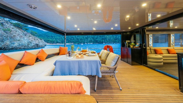 Yacht à moteur Jr. Simay