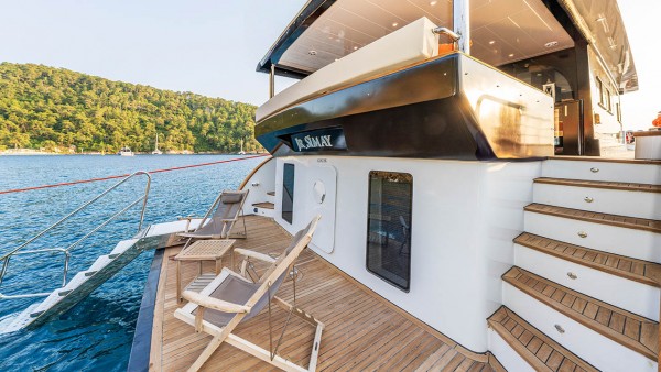 Yacht à moteur Jr. Simay