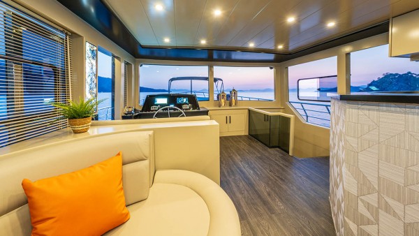 Yacht à moteur Jr. Simay
