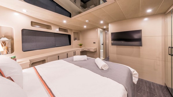 Yacht à moteur Jr. Simay