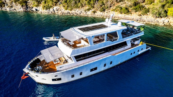 Lila Yacht à moteur