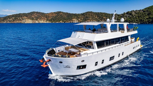 Yacht à moteur Lila