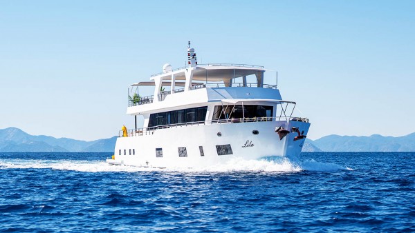 Yacht à moteur Lila