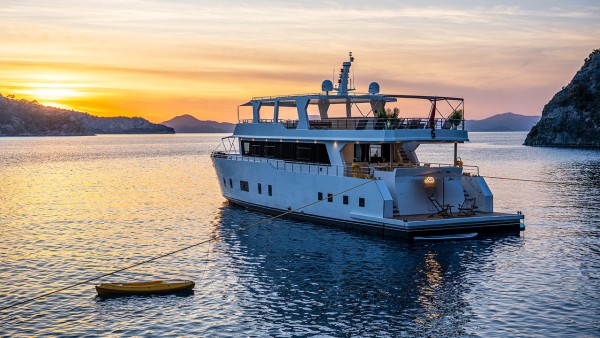 Yacht à moteur Lila