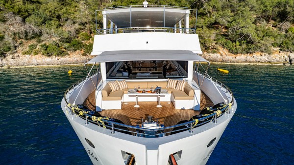 Yacht à moteur Lila