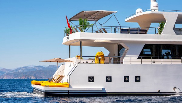 Yacht à moteur Lila