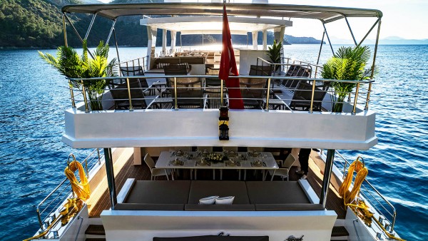 Yacht à moteur Lila