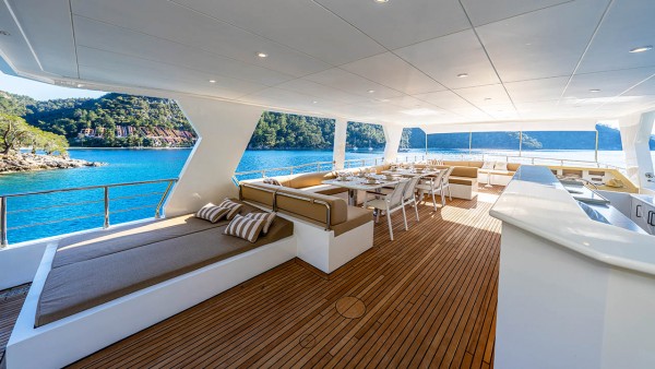 Yacht à moteur Lila