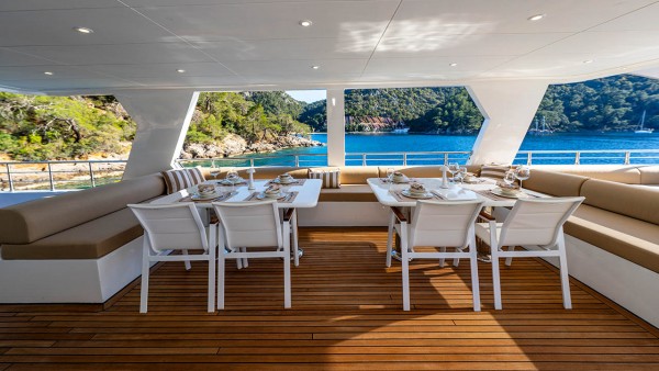 Yacht à moteur Lila