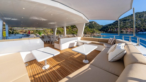 Yacht à moteur Lila