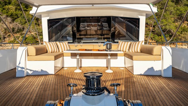 Yacht à moteur Lila