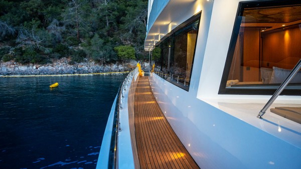 Yacht à moteur Lila