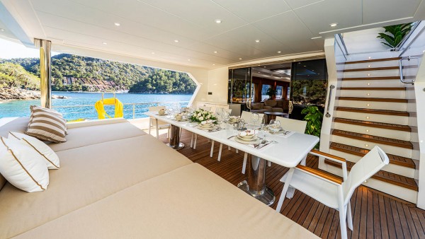 Yacht à moteur Lila