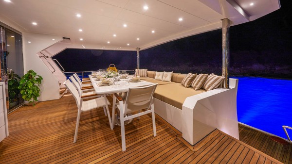 Yacht à moteur Lila