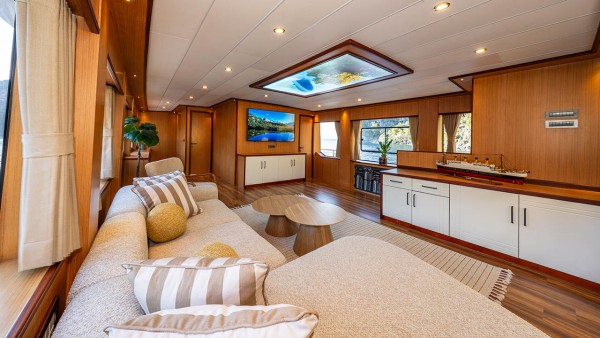 Yacht à moteur Lila