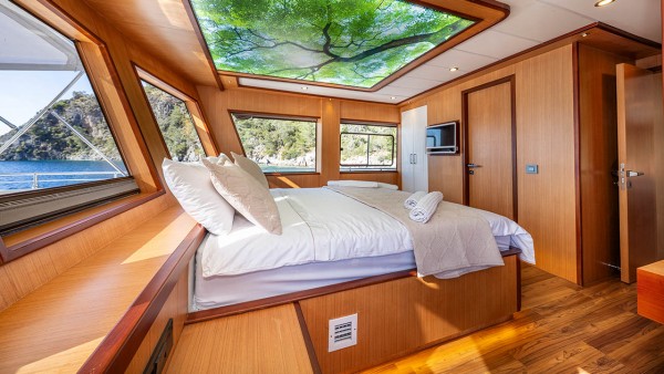 Yacht à moteur Lila