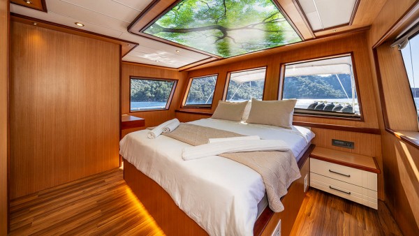 Yacht à moteur Lila