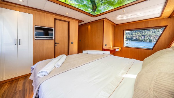 Yacht à moteur Lila