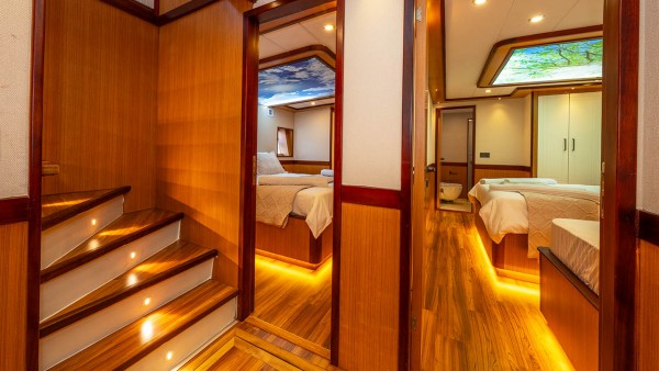 Yacht à moteur Lila
