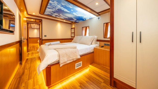 Yacht à moteur Lila