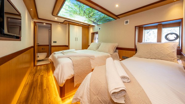 Yacht à moteur Lila