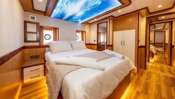 Yacht à moteur Lila