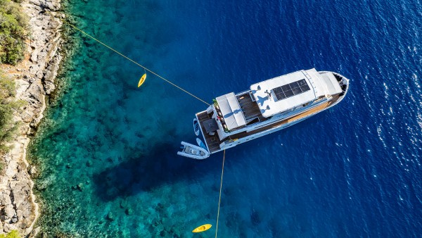 Yacht à moteur Lila