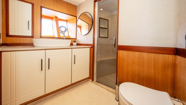 Yacht à moteur Lila