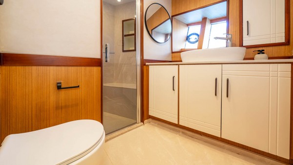 Yacht à moteur Lila