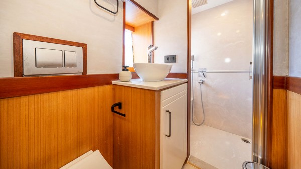 Yacht à moteur Lila