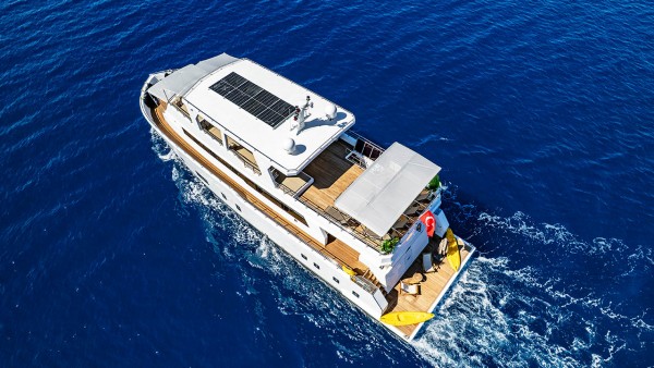 Yacht à moteur Lila