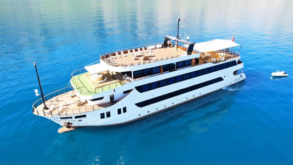 Limitless Yacht à moteur