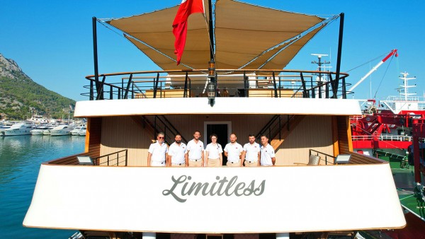 Yacht à moteur Limitless