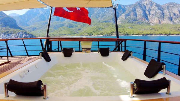 Yacht à moteur Limitless