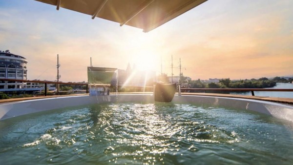 Yacht à moteur Limitless