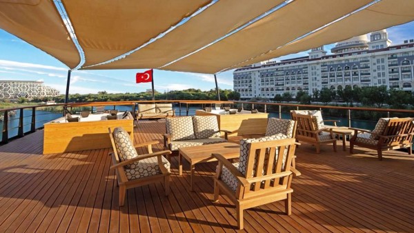 Yacht à moteur Limitless