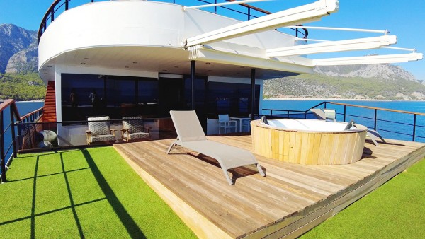Yacht à moteur Limitless