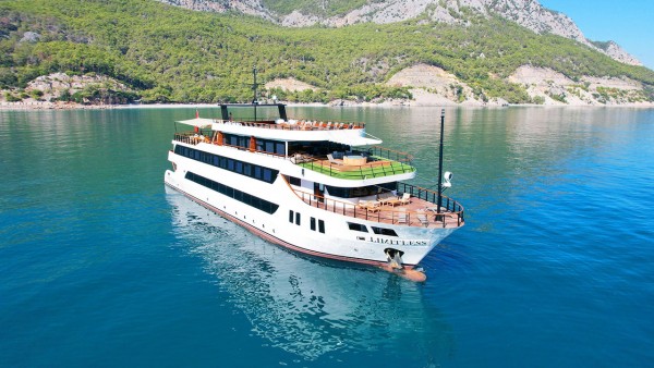 Yacht à moteur Limitless