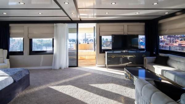 Yacht à moteur Limitless