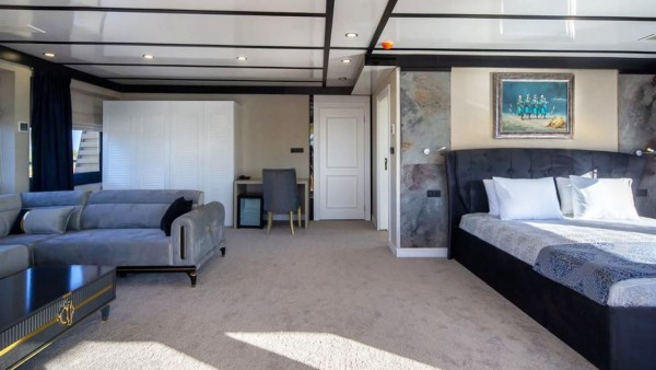 Yacht à moteur Limitless