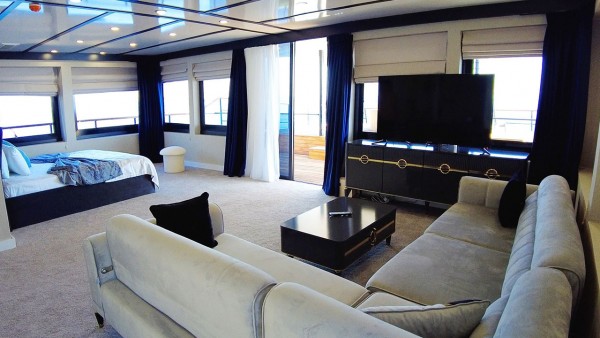 Yacht à moteur Limitless