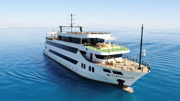 Yacht à moteur Limitless