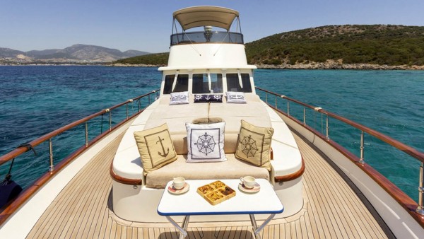 Yacht à moteur Maia