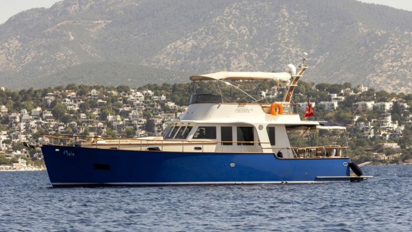 Yacht à moteur Maia